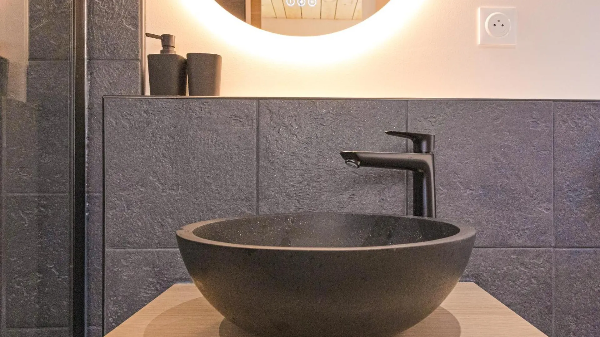 Apartment Suite Chalet K - Hyper Centre- Gare Saint-Chamond